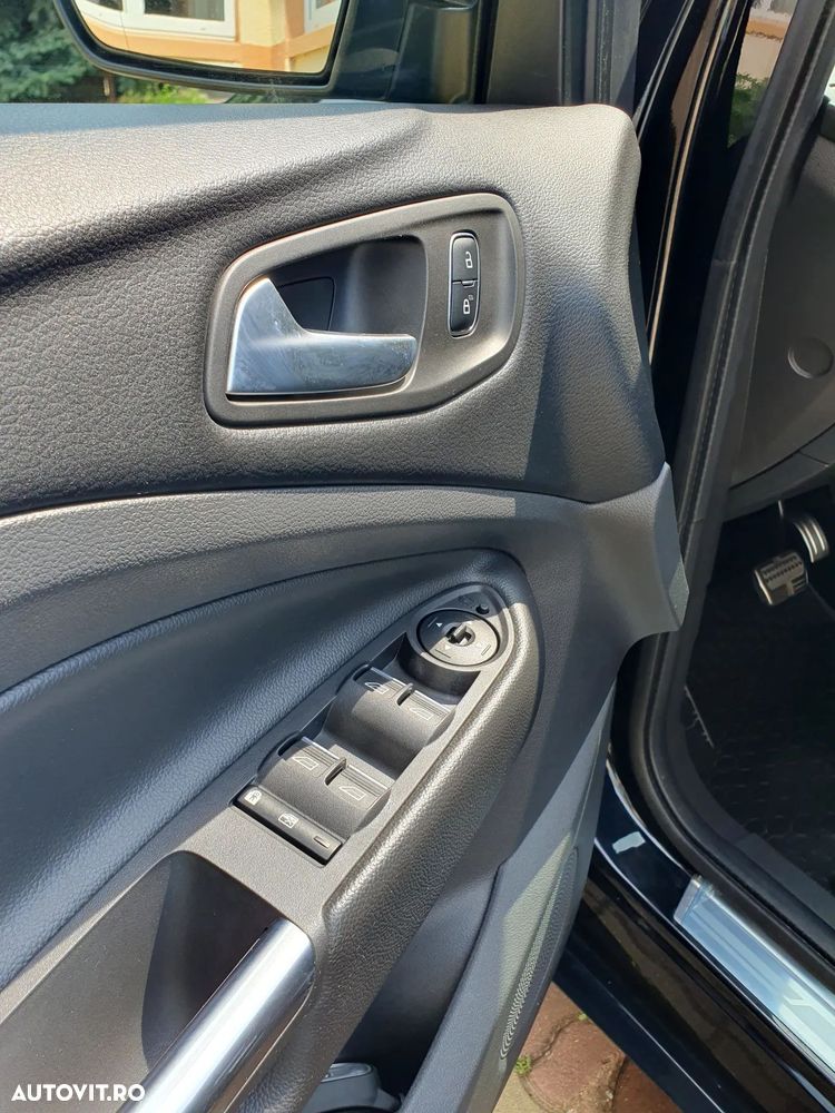Ford Kuga 2.0 TDCi 4WD Powershift ST-Line - 24
