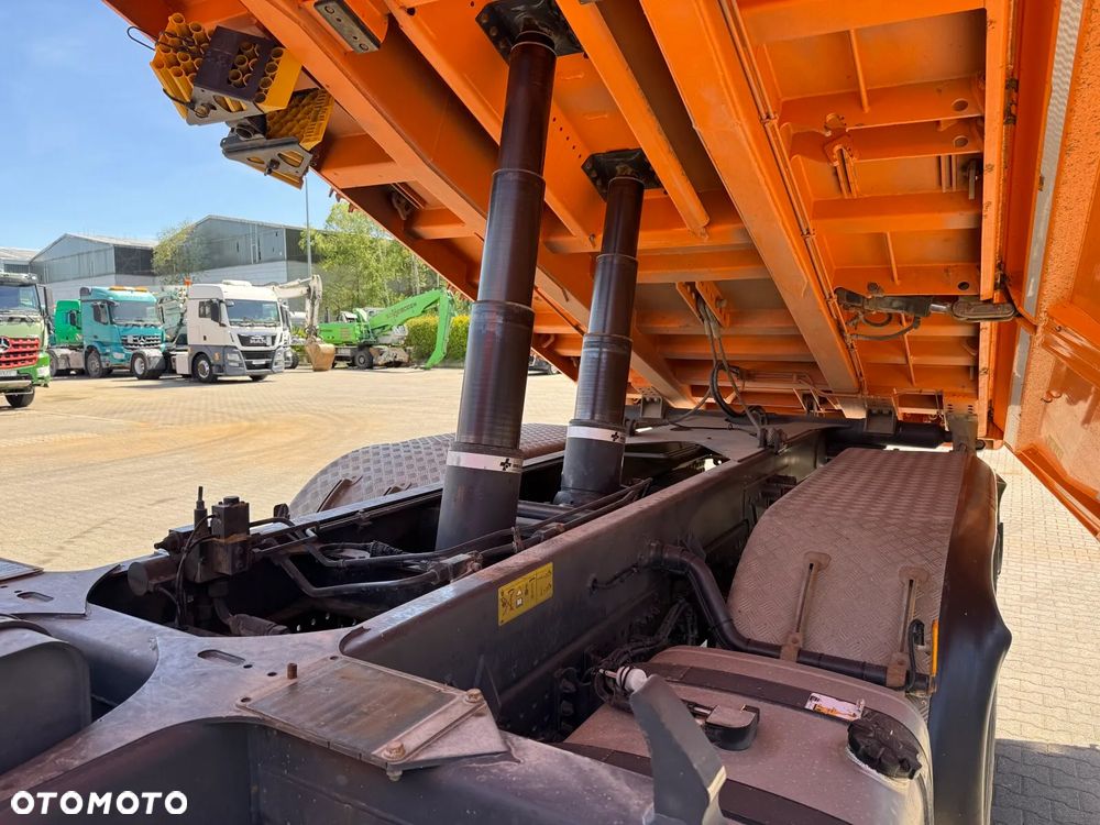 Mercedes-Benz AROCS 3246 8x4 EURO6 WYWROTKA TRÓJSTRONNA Z BORDMATIKIEM - 11