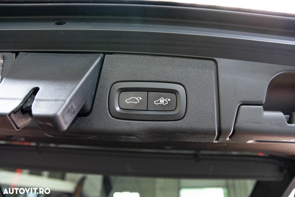 Volvo XC 60 D4 AWD Momentum - 32