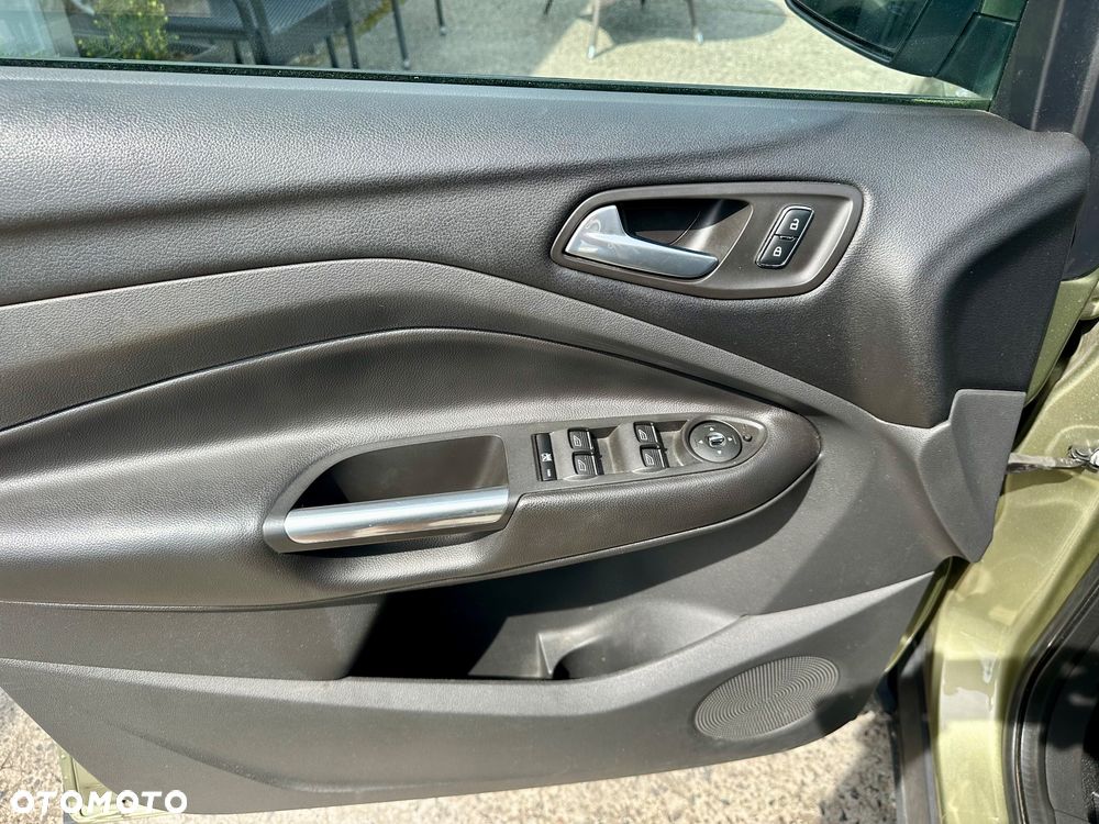 Ford Kuga 1.6 EcoBoost 2x4 Trend - 22