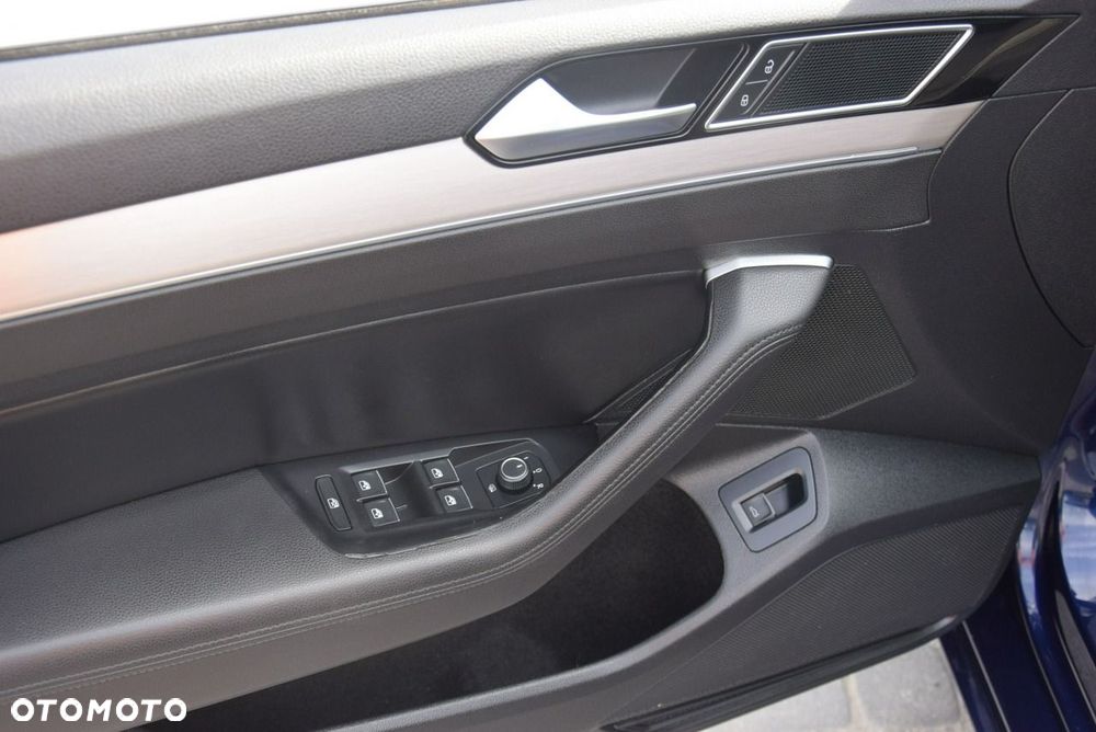 Volkswagen Passat - 32