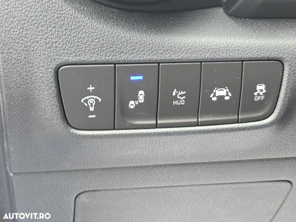 Hyundai KONA - 11