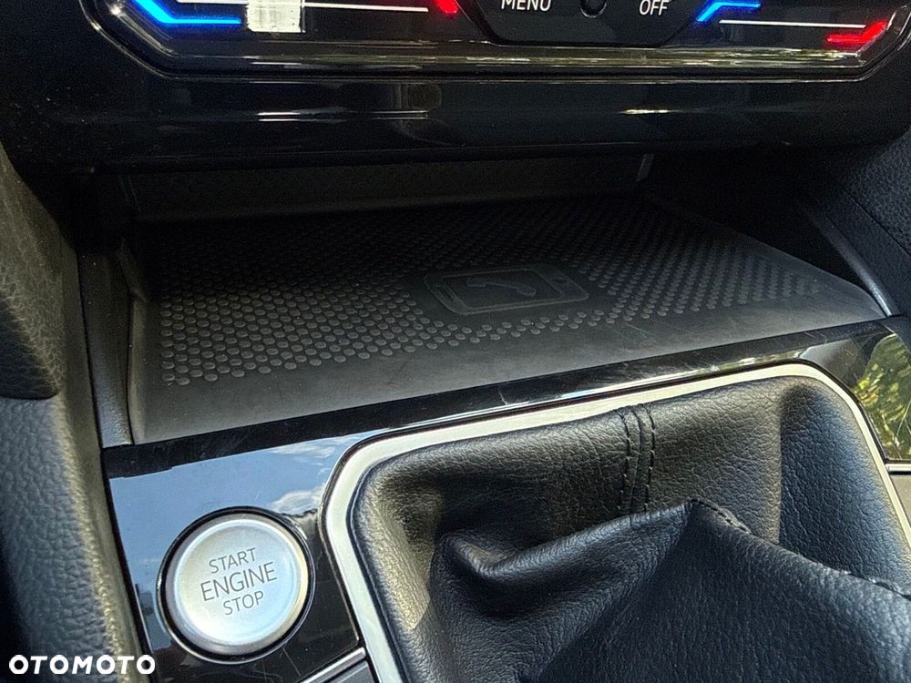 Volkswagen Passat - 24