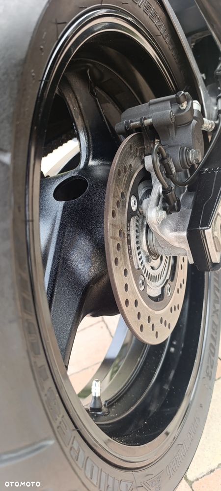 Suzuki GSX - 24