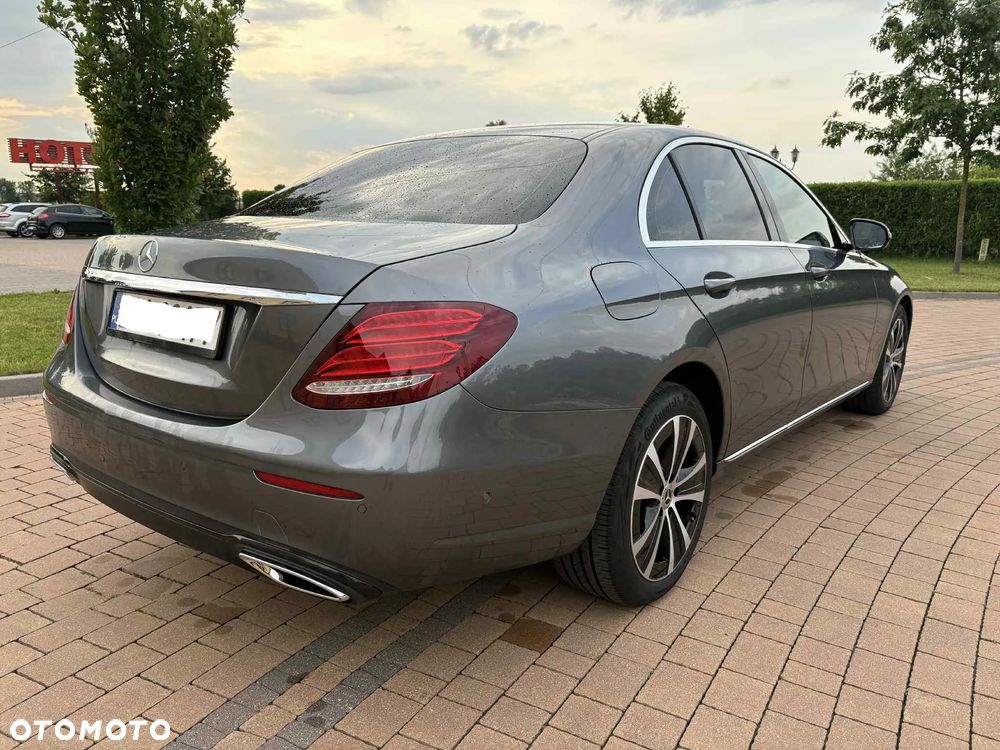 Mercedes-Benz Klasa E 220 d 4Matic 9G-TRONIC Exclusive - 5