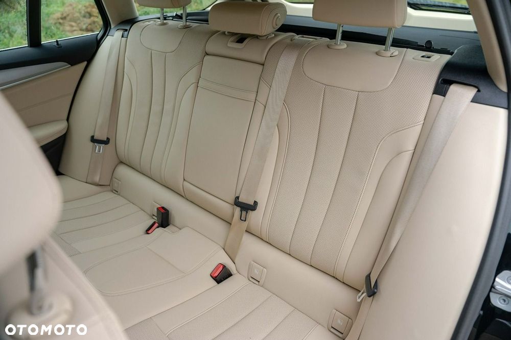 BMW Seria 5 518d Business Edition - 26