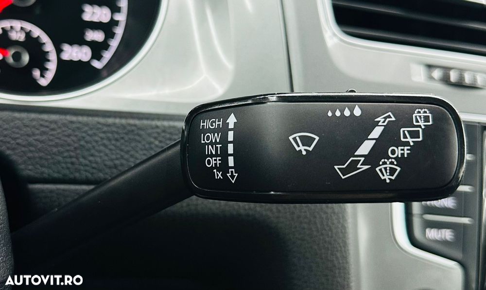 Volkswagen Golf 1.6 TDI BlueMotion Technology Comfortline - 28