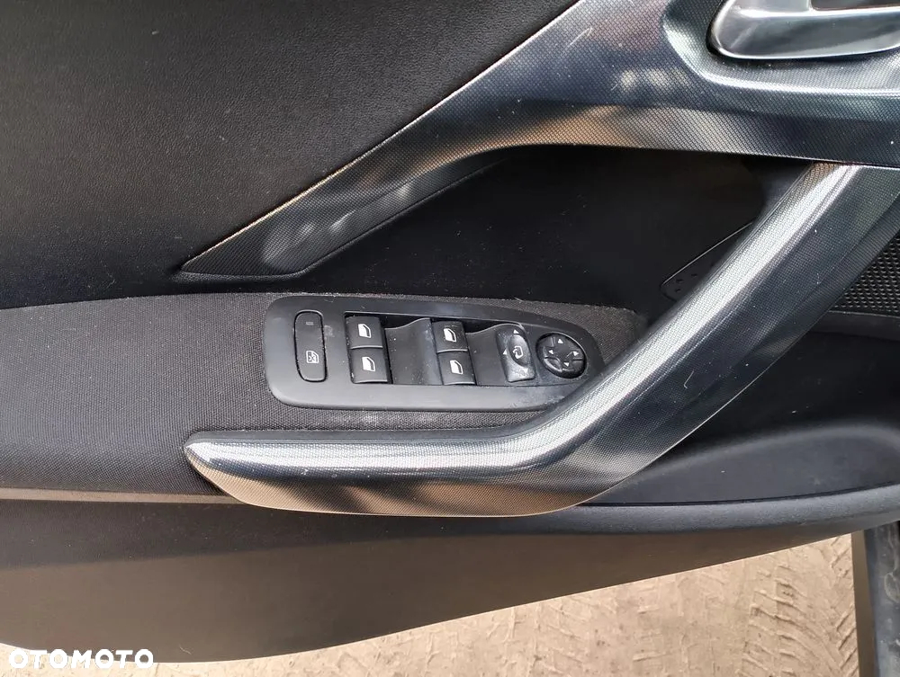 Peugeot 2008 1.6 e-HDi Allure S&S - 27