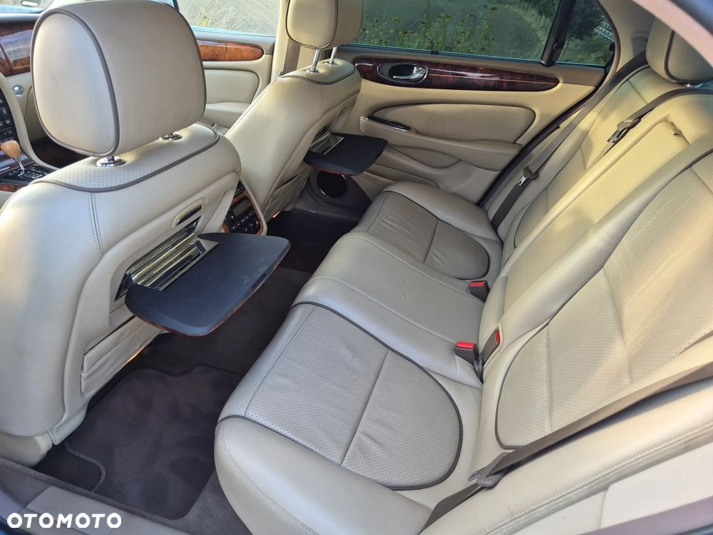 Jaguar XJ XJ8 4.2 LWB Executive - 17