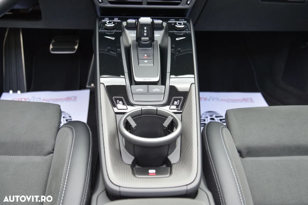 Porsche 911 Targa 4 GTS PDK - 8