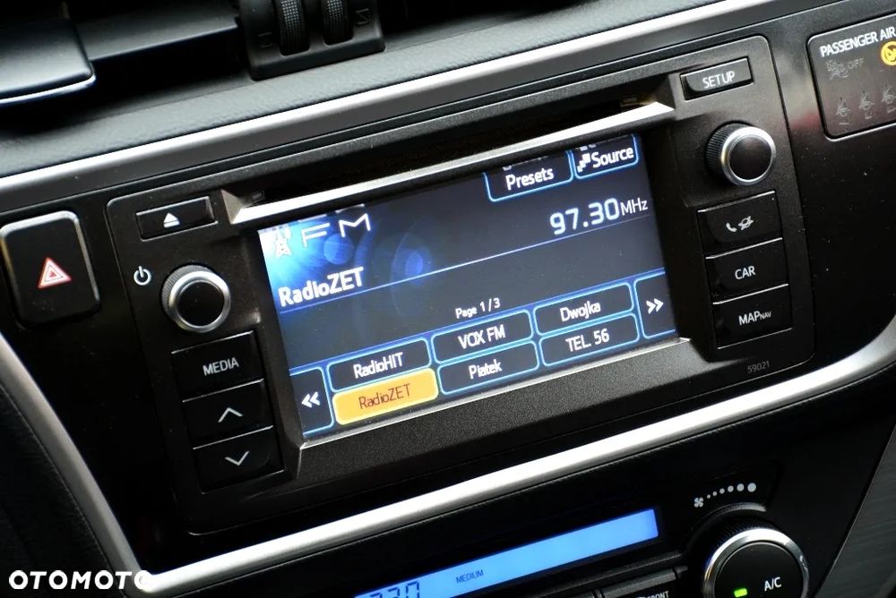 Toyota Auris 1.6 Premium Comfort - 11