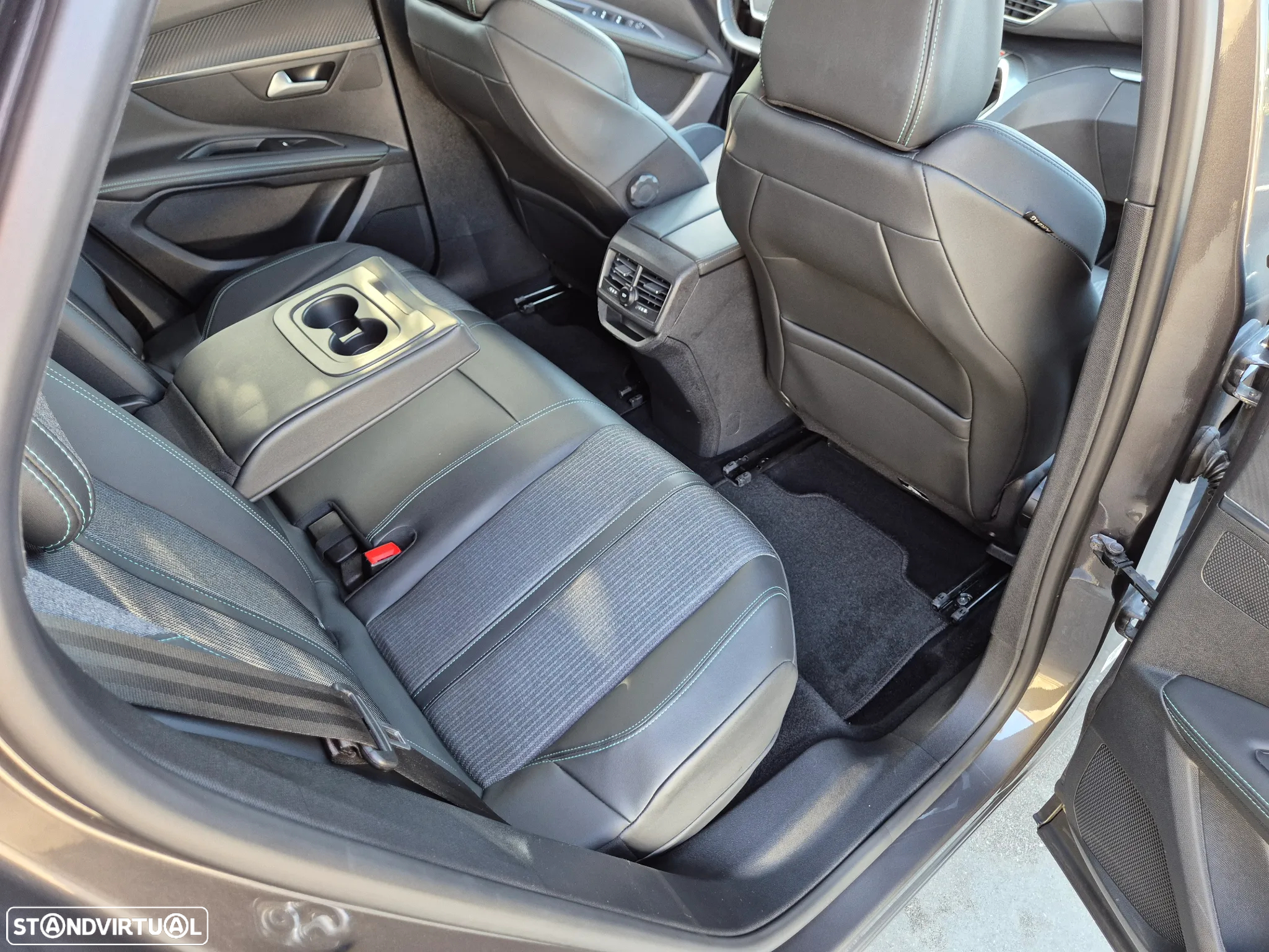 Peugeot 3008 1.6 Hybrid Allure Pack e-EAT8 - 50