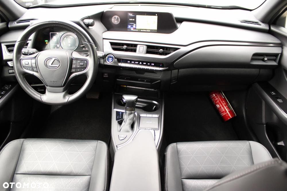 Lexus UX - 9