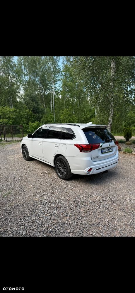 Mitsubishi Outlander - 11