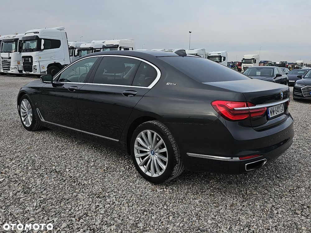 BMW Seria 7 740Le xDrive iPerformance - 7