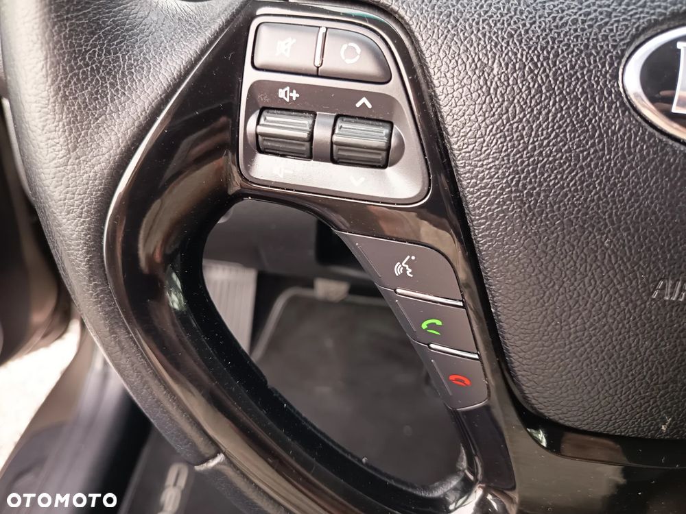 Kia Ceed 1.6 GDI Dream Team Edition - 24