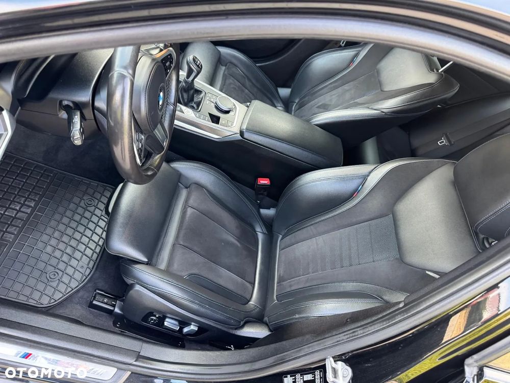 BMW Seria 3 318d Edition M Sport Shadow - 24