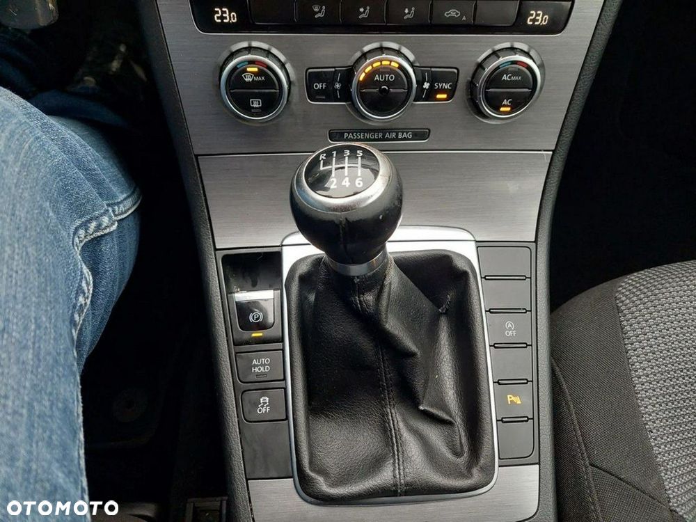 Volkswagen Passat - 14