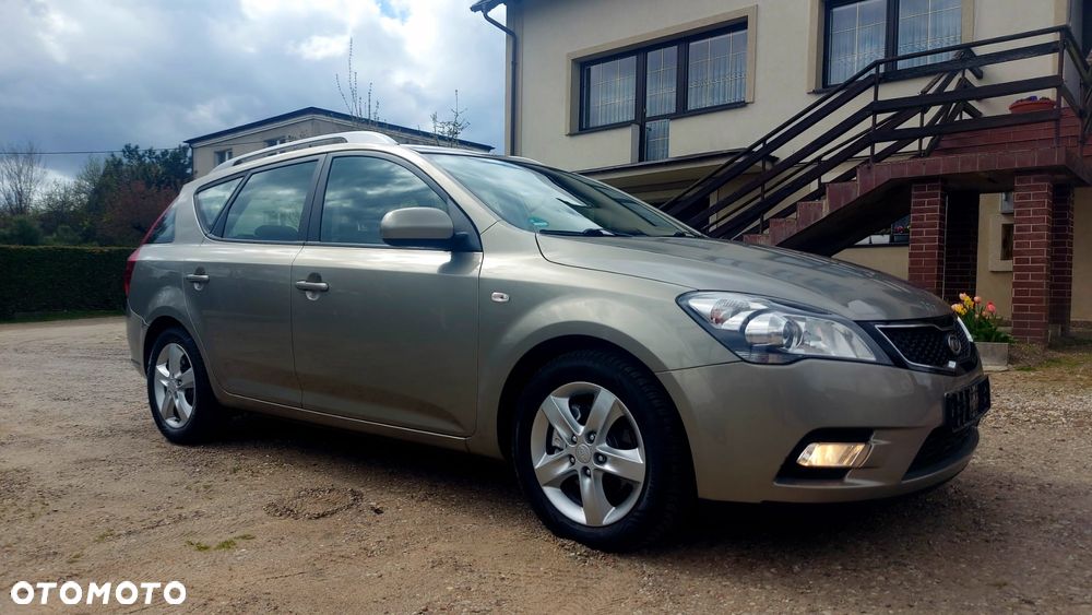 Kia Ceed - 8