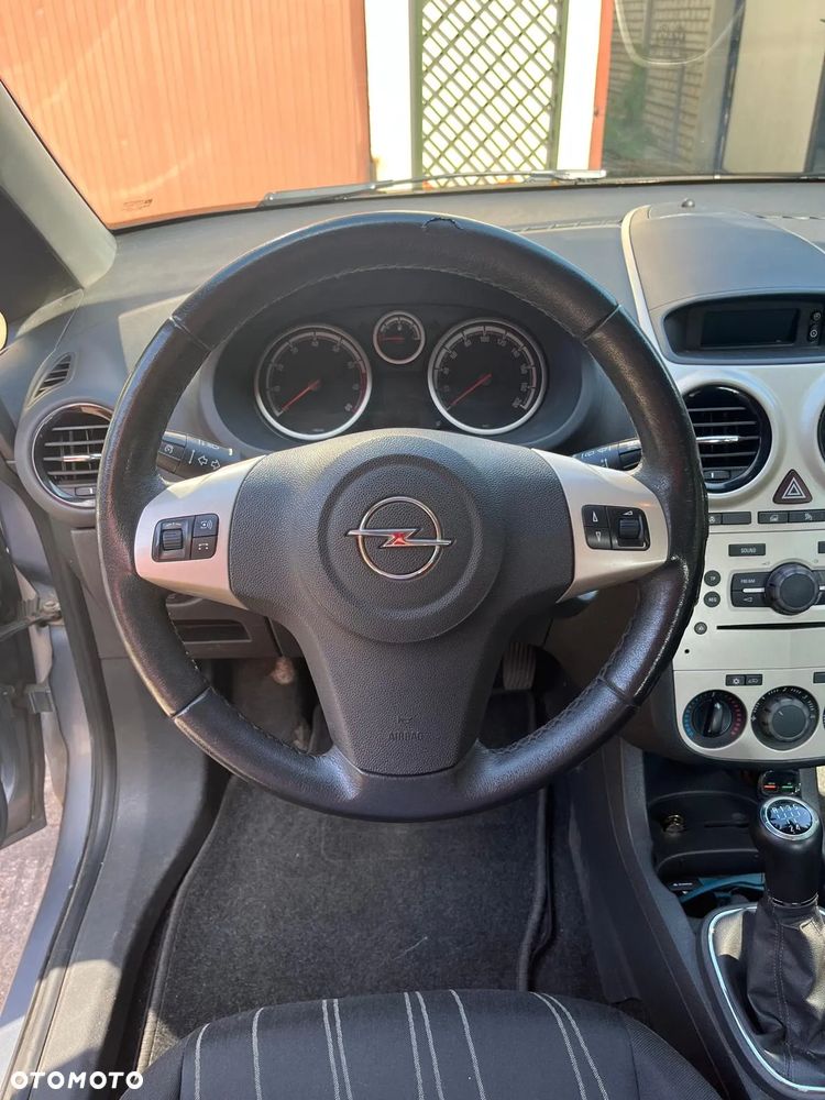 Opel Corsa 1.2 16V Cosmo - 10