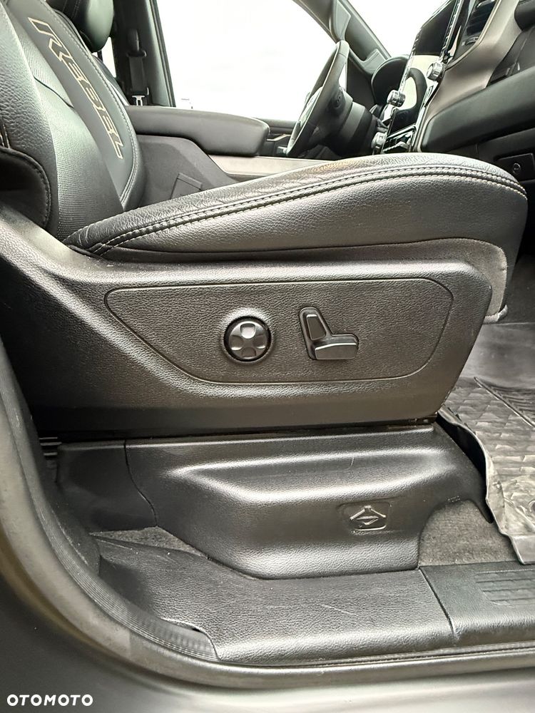 Dodge RAM 1500 5.7 4x4 - 17