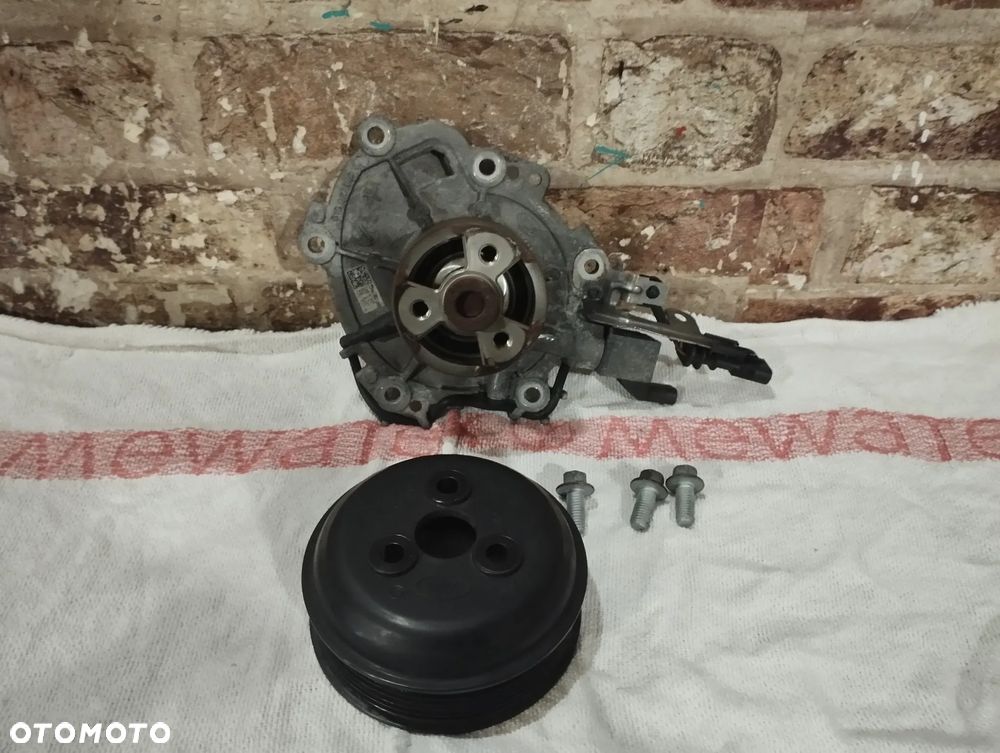 POMPA WODY G4D38501AD WRAZ Z ELEKTROZAWOREM JAGUAR XF X260 2.0D - 1