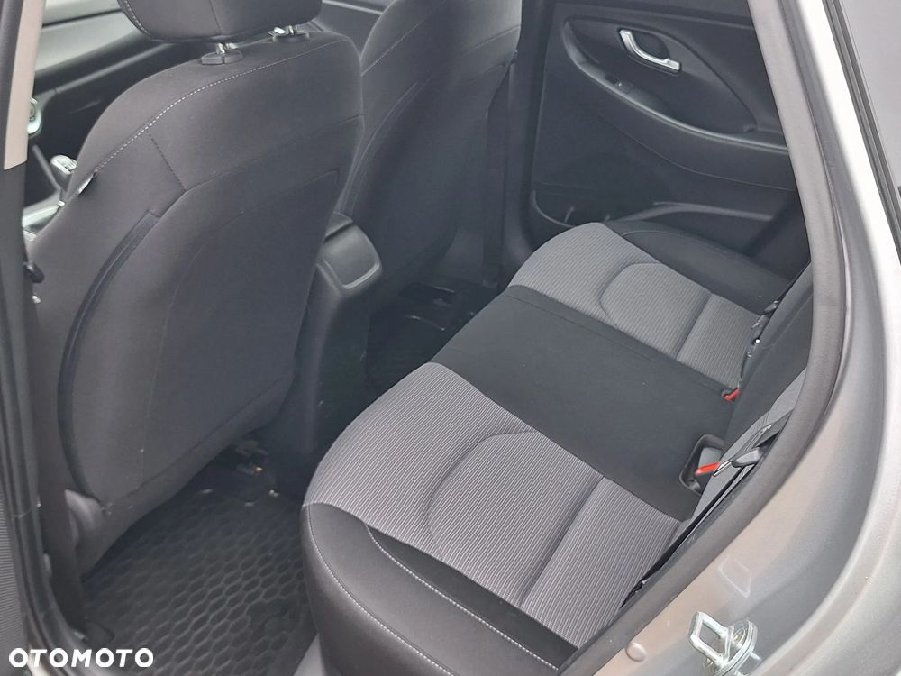 Hyundai i30 1.5 DPI Classic + - 13