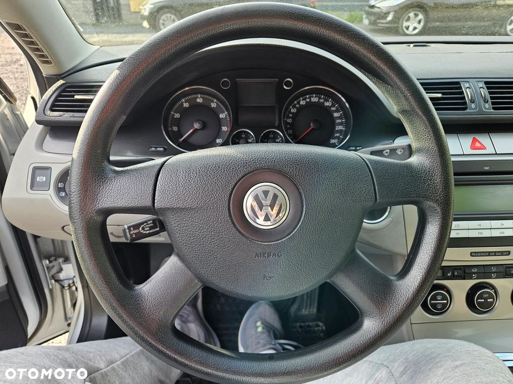 Volkswagen Passat 2.0 FSI Comfortline - 14