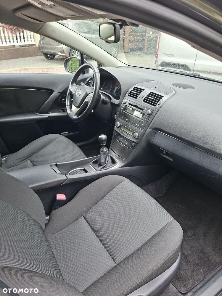 Toyota Avensis 1.8 Sol - 12