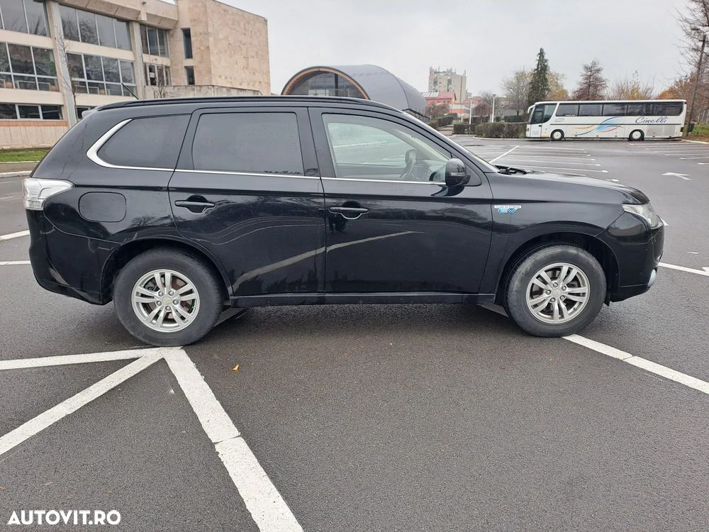 Mitsubishi Outlander 2.0 MIVEC AS&G CVT 4WD Intense E02 - 1