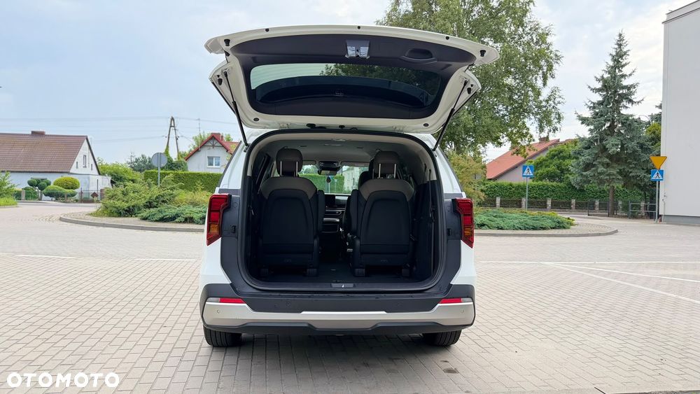 Kia Carnival - 9