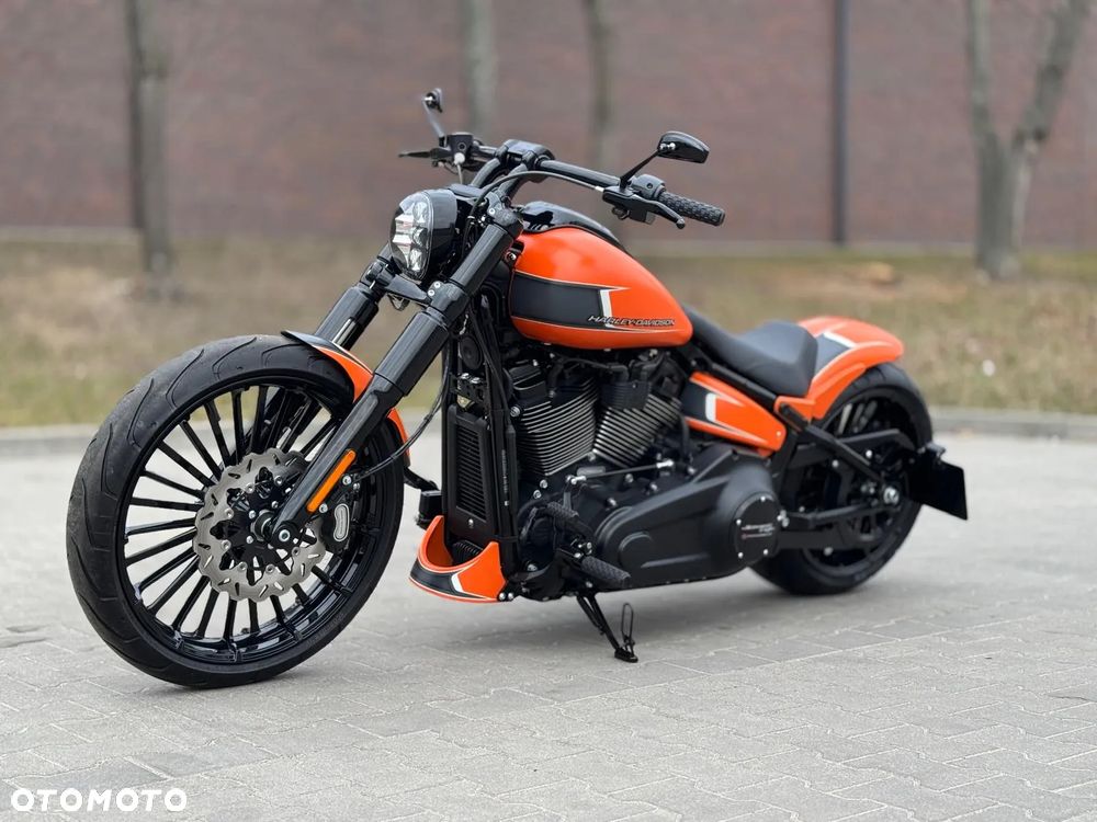 Harley-Davidson Softail Breakout - 21