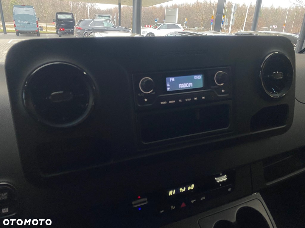 Mercedes-Benz eSprinter - 12