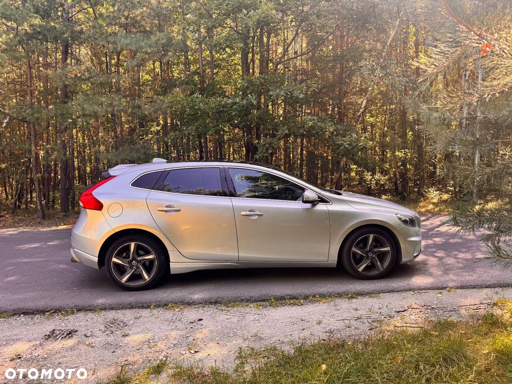 Volvo V40 T2 R-Design Momentum - 1