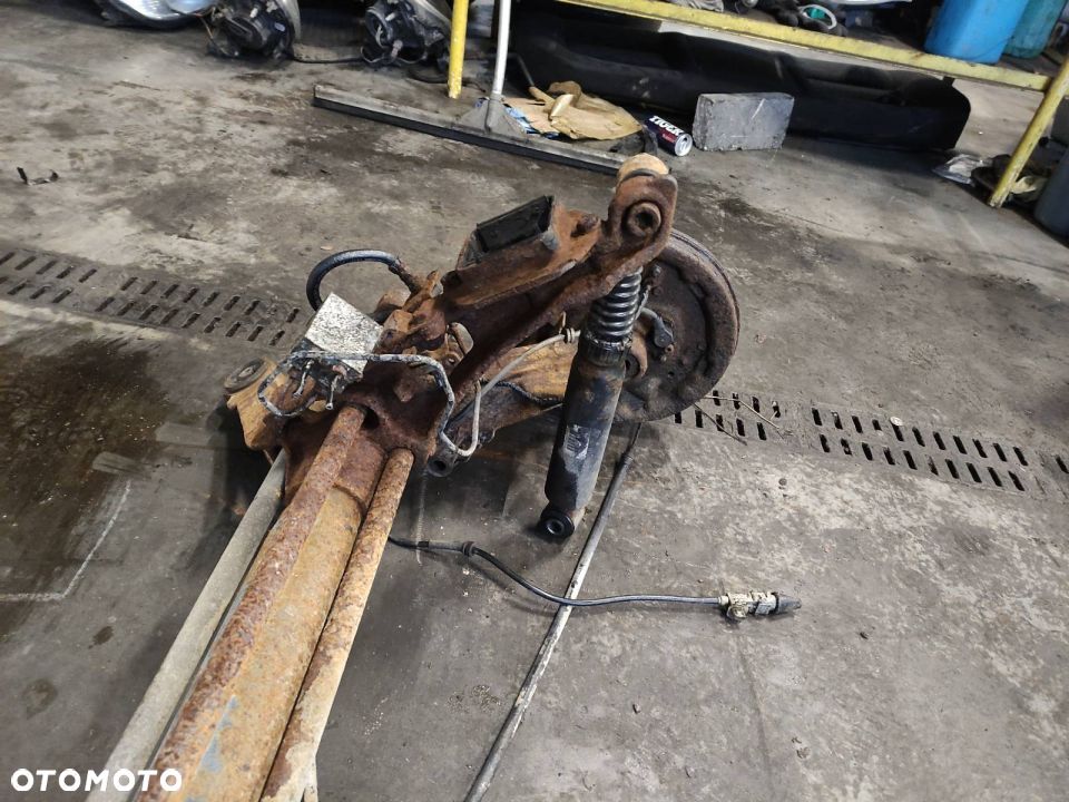 BELKA ZAWIESZENIA TYŁ BĘBNY NISSAN PRIMERA P11 - 10