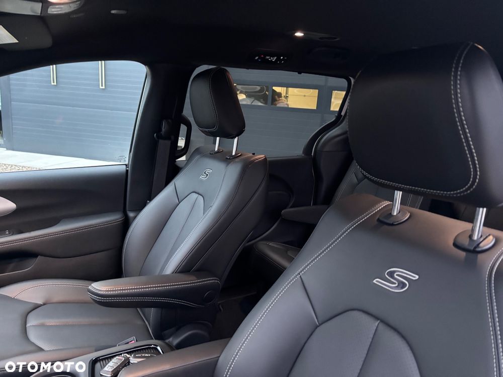 Chrysler Pacifica - 17