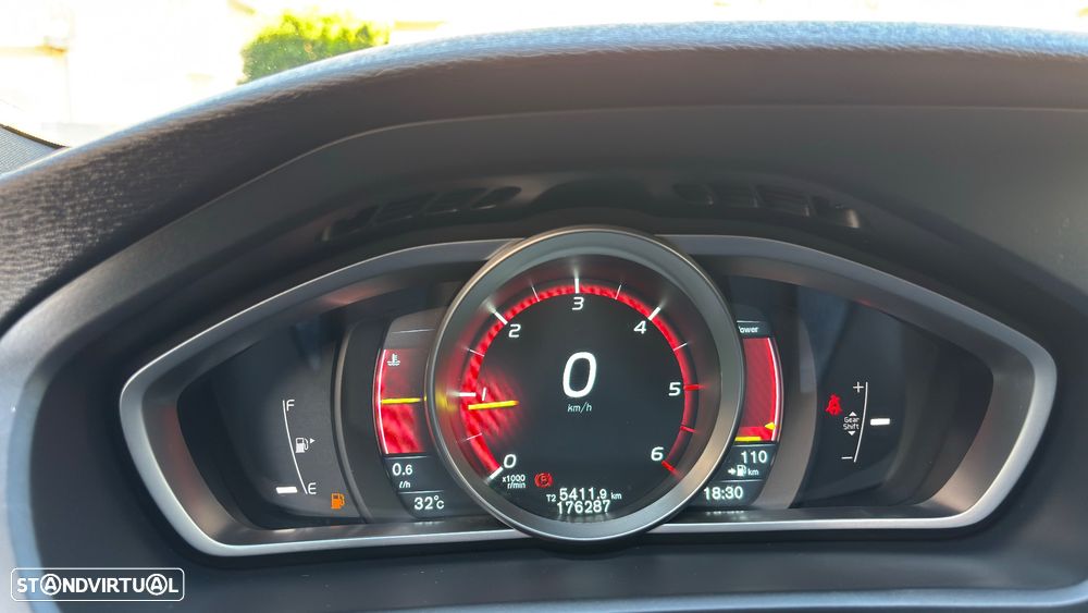 Volvo V40 D2 R Design - 7