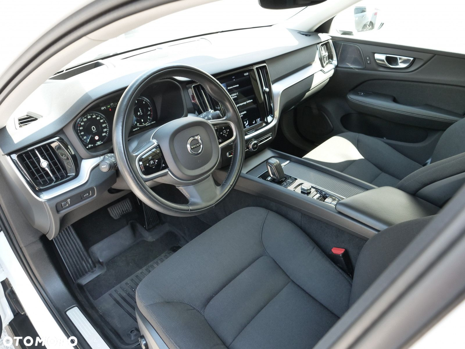 Volvo V60 Cross Country - 15