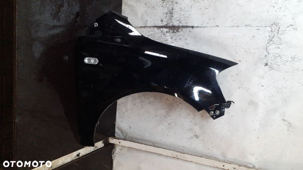 *  Błotnik PRAWY   VOLKSWAGEN VW FOX LI7F CZARNY - 1