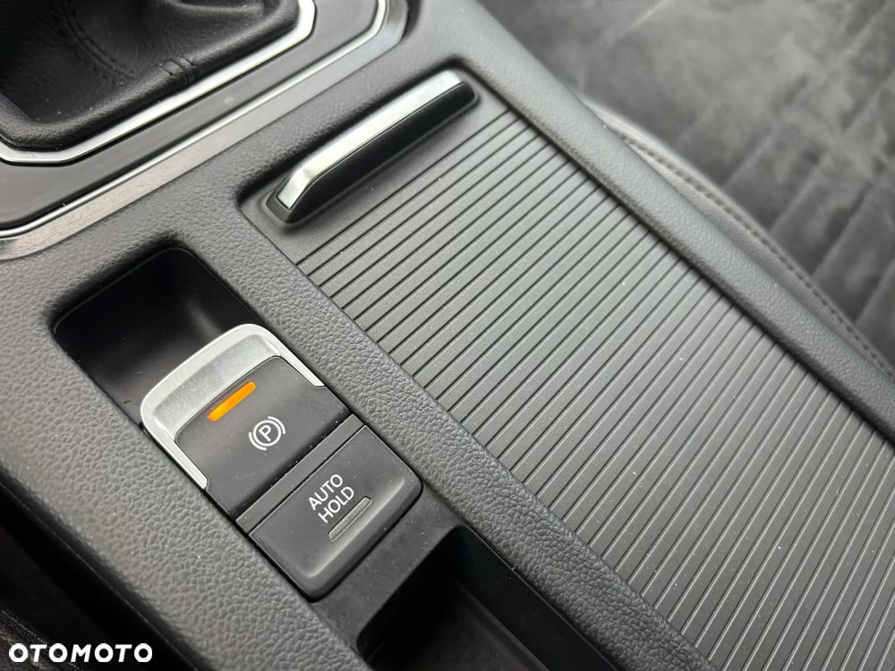 Volkswagen Passat 2.0 TDI SCR Highline - 18