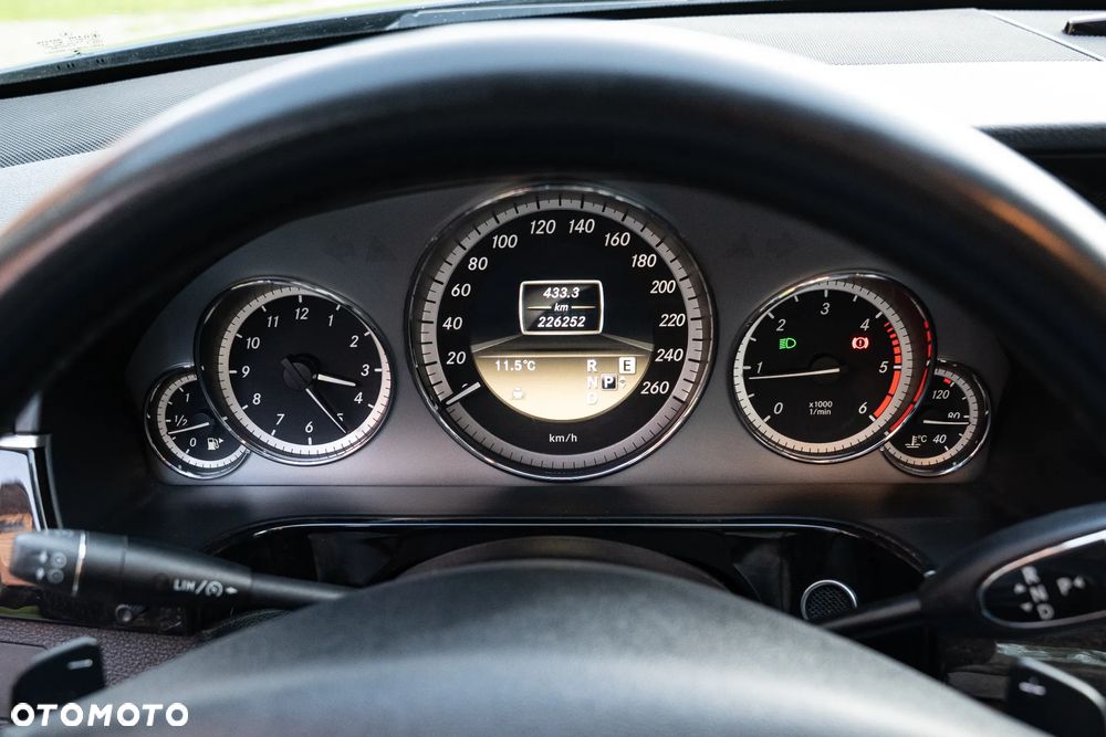 Mercedes-Benz Klasa E 220 CDI BlueEff Avantgarde - 11