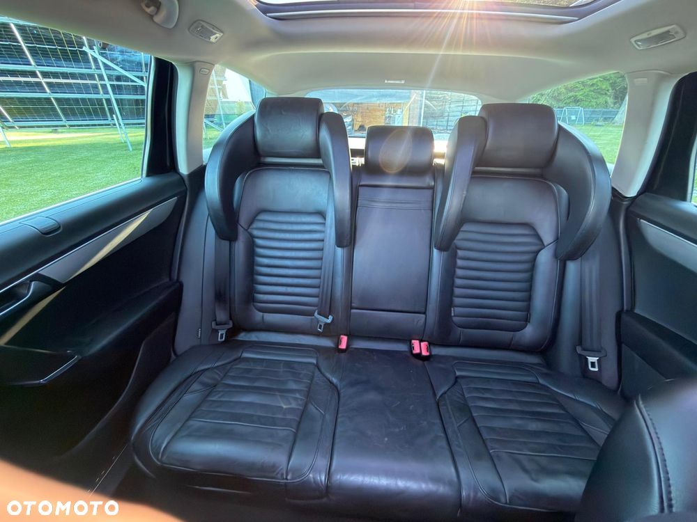 Volkswagen Passat 1.6 TDI BlueMotion Technology Highline - 20
