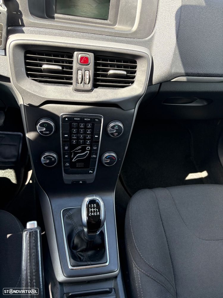 Volvo V40 2.0 D2 Momentum - 32