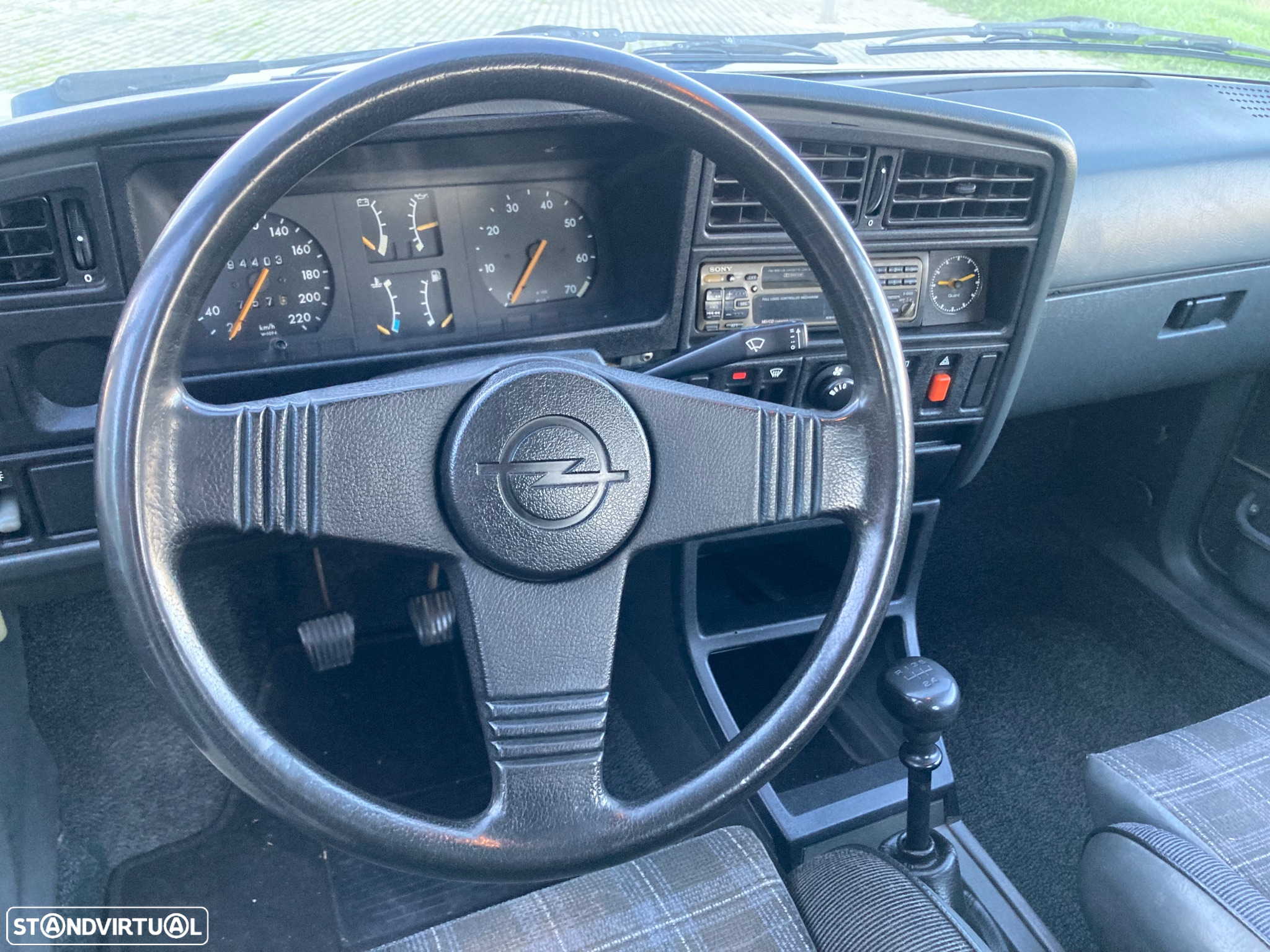 Opel Ascona 1.6 SR - 16