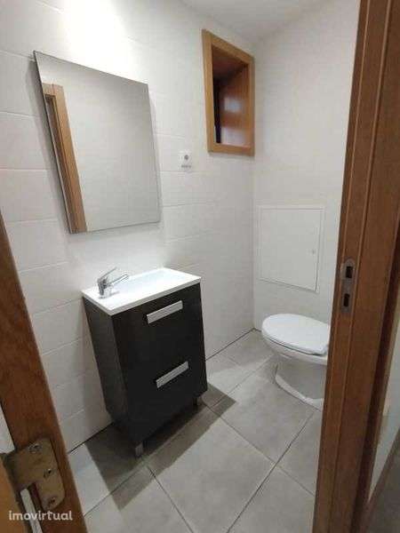 Moradia T2+1 totalmente reconstruída | 130m² | Garagem e duas entradas - Grande imagem: 3/8