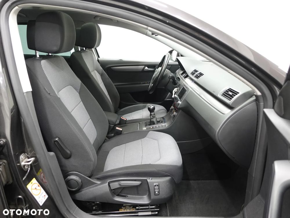 Volkswagen Passat 2.0 Blue TDI SCR Highline - 25