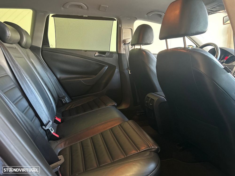VW Passat Variant 2.0 TDi 4M Highline - 23