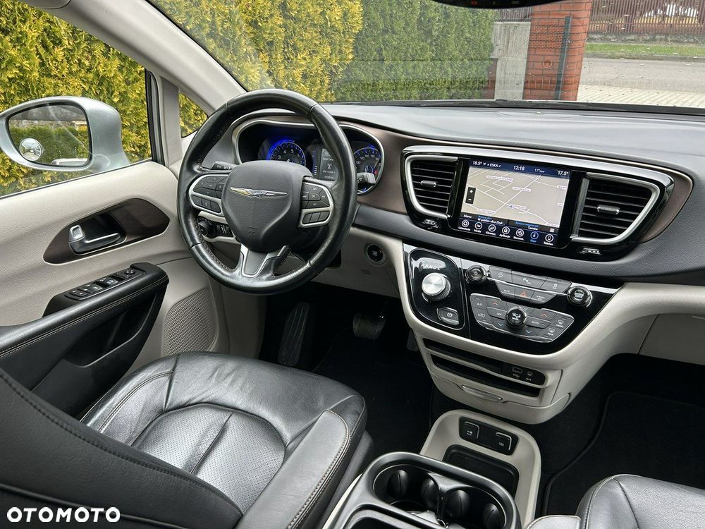 Chrysler Pacifica - 23