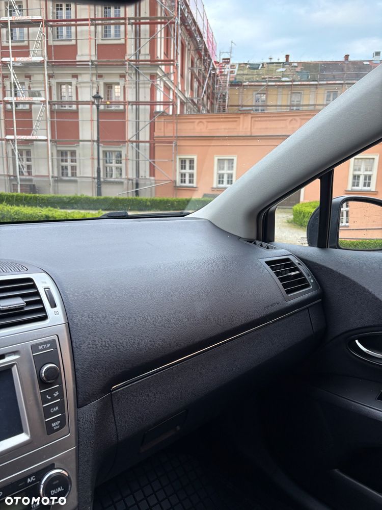 Toyota Avensis 2.2 D-CAT Sol - 28