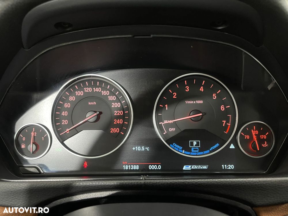 BMW Seria 3 330e iPerformance Luxury Line - 32